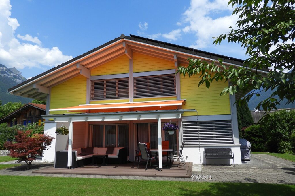 fassade_bonigen.jpg__1500x3000_q85_subsampling-2