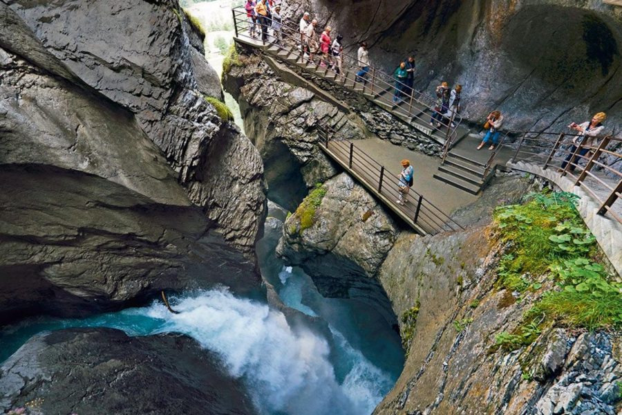 lauterbrunnen-trummelbachfalle-3_web_gall_Q7SydIl.jpg__1500x3000_q85_subsampling-2